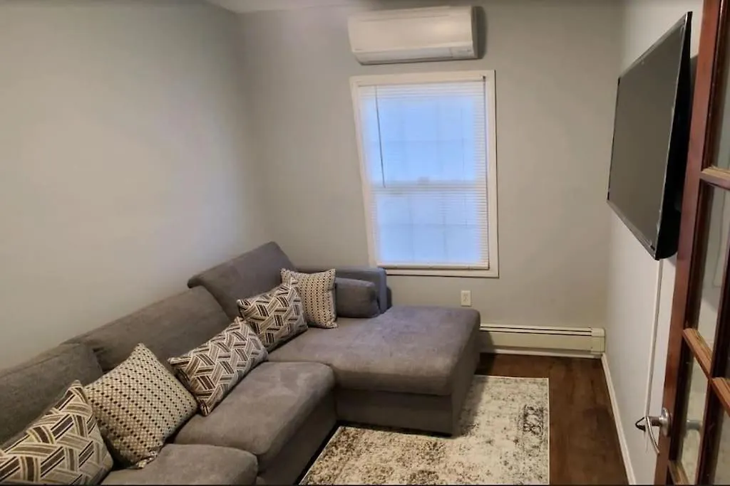 Quiet 3 Bedroom Apartment In Private Home New York