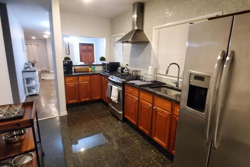 Quiet 3 Bedroom Apartment In Private Home New York 0*,