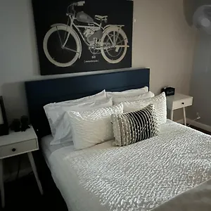 Morris Park Area Apartment